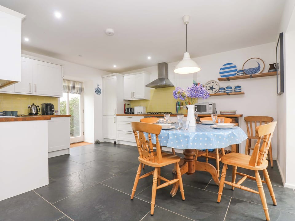 Cottage | Private kitchen | Fridge, dishwasher, highchair, cookware/dishes/utensils