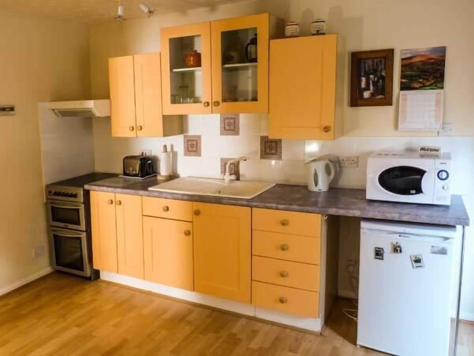 Cottage | Private kitchen | Cookware/dishes/utensils
