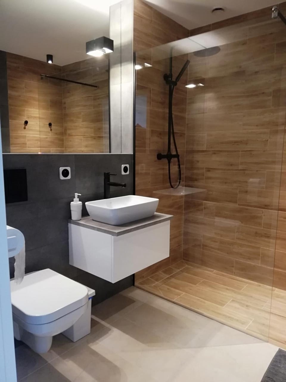 Shower, towels