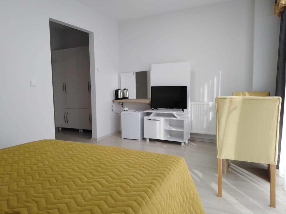 Suite, Non Smoking | 1 bedroom, Egyptian cotton sheets, premium bedding