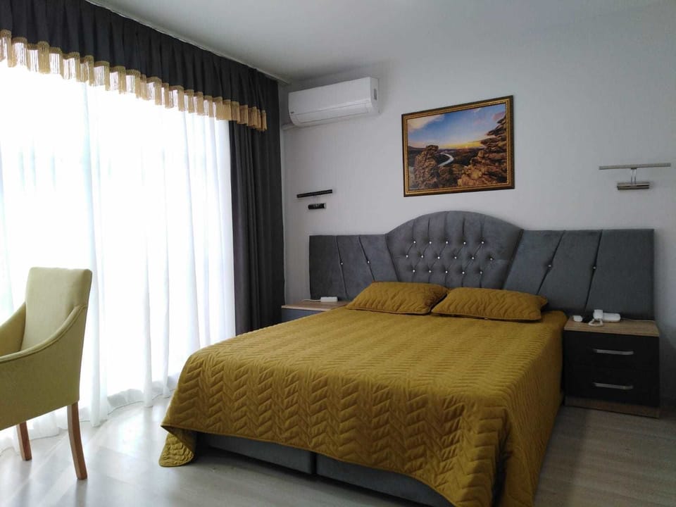 Suite, Non Smoking | 1 bedroom, Egyptian cotton sheets, premium bedding