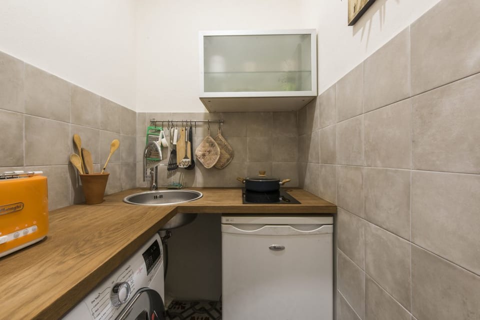 Apartment, 1 Bedroom | Private kitchenette | Fridge, microwave, stovetop, dishwasher