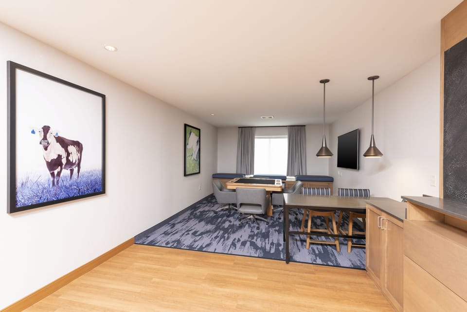 Desk, laptop workspace, iron/ironing board, free cribs/infant beds