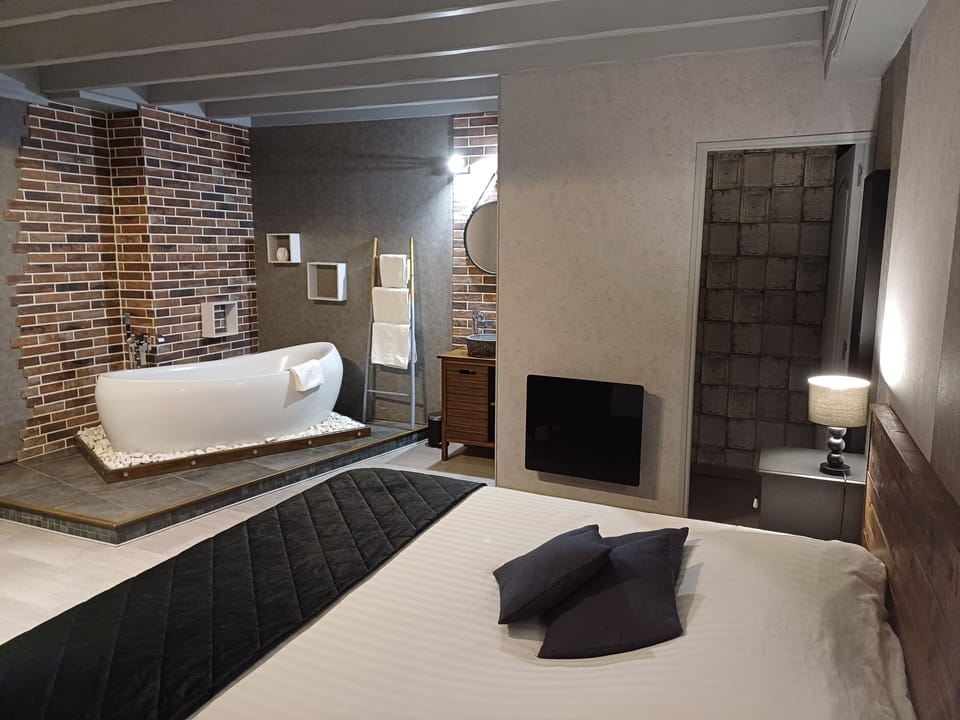 Double Room (Dyonisos) | Soundproofing, iron/ironing board, cribs/infant beds, free WiFi