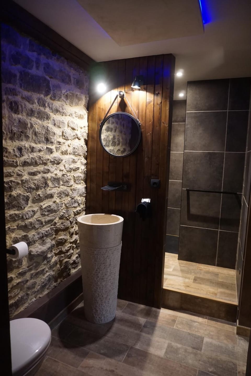 Luxury Duplex, 1 King Bed, Hot Tub | Bathroom | Hair dryer, towels, soap, shampoo