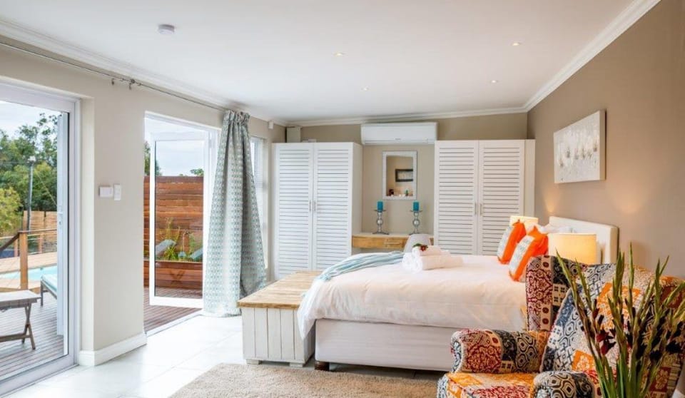 Double or Twin Room | Minibar, in-room safe, desk, soundproofing