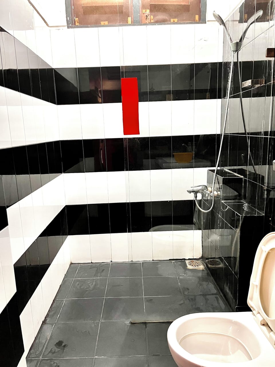 Premium Double Room | Bathroom | Shower, free toiletries, bidet, towels