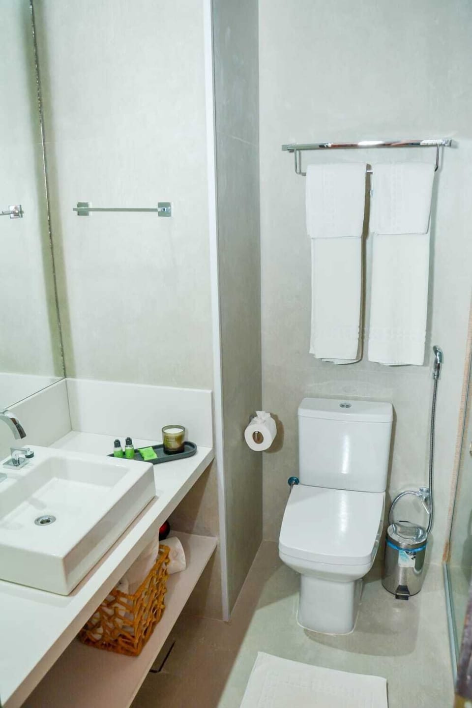 Superior Vista Montanhas | Bathroom | Shower, free toiletries, hair dryer, towels