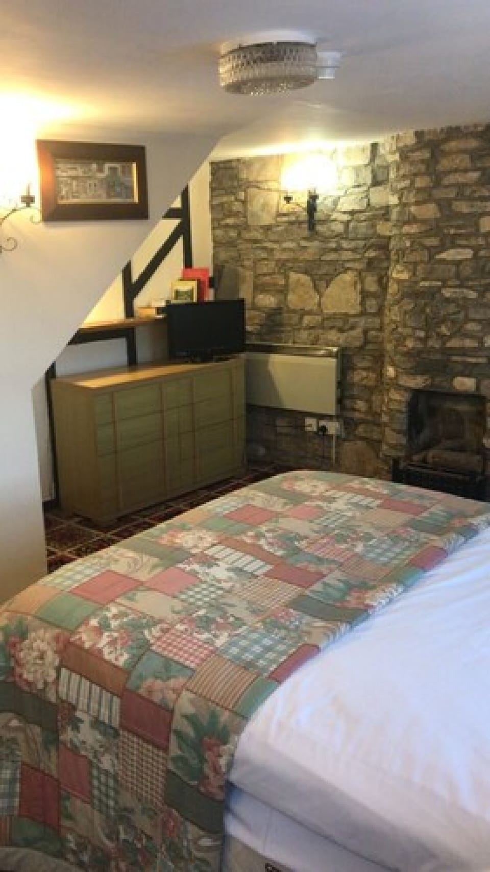 Double Room | Desk, iron/ironing board, bed sheets