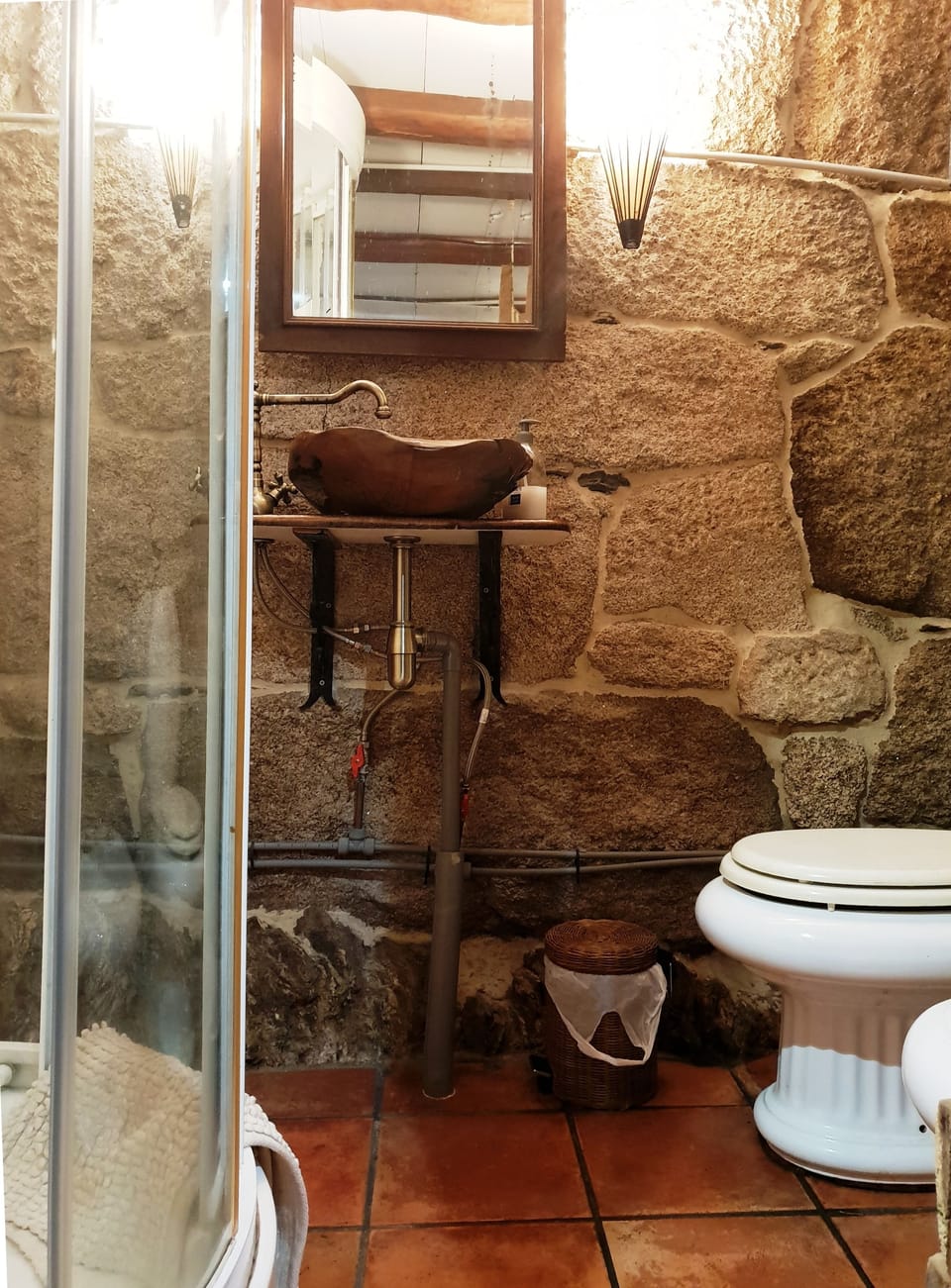 Deluxe Bungalow, 1 Double Bed, Non Smoking (Stand-alone Building) | Bathroom | Shower, free toiletries, hair dryer, bidet