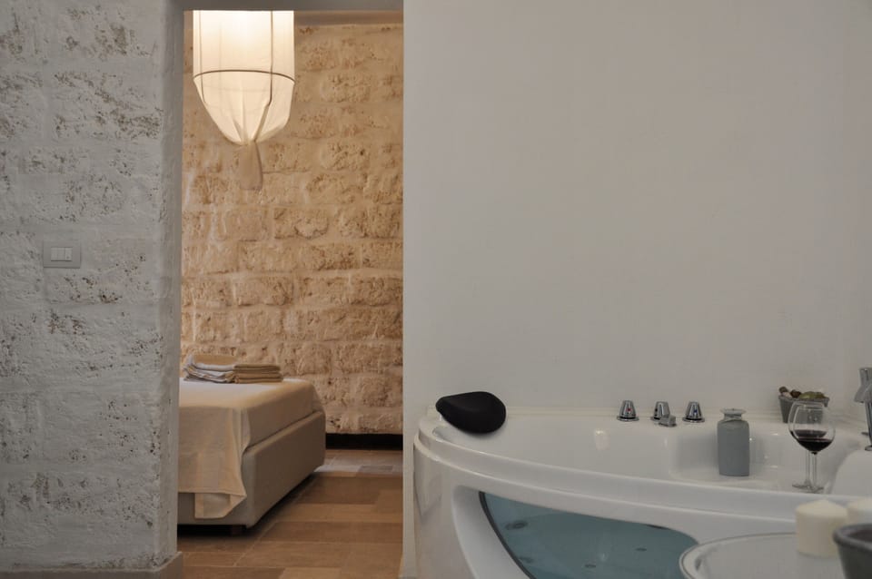 Luxury Suite (Gassa d'Amante) | Private spa tub