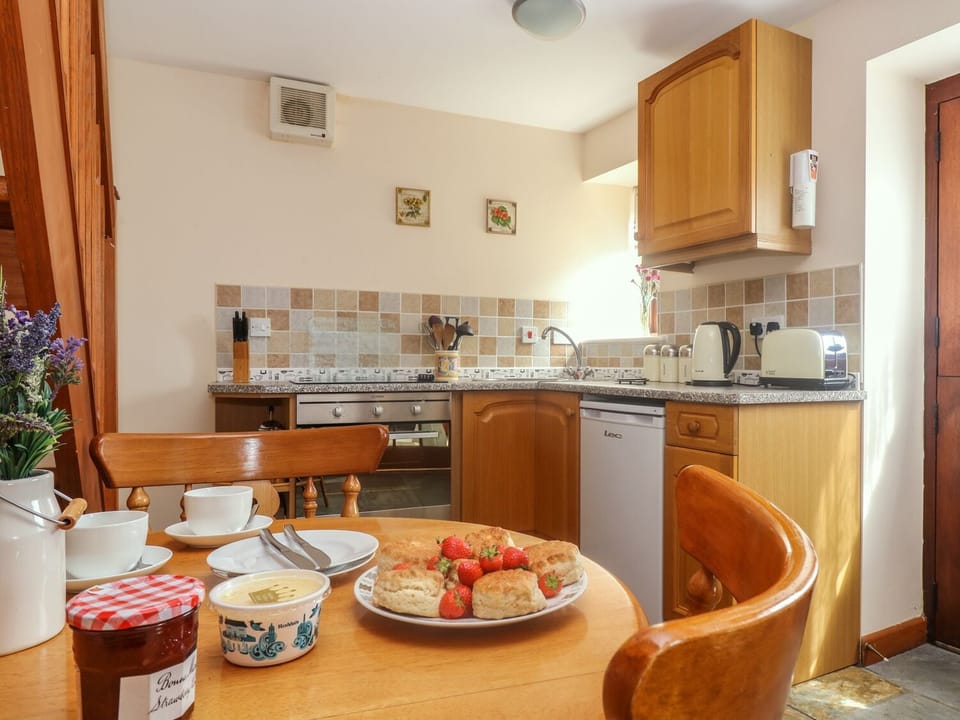 Cottage | Private kitchen | Fridge, highchair, cookware/dishes/utensils