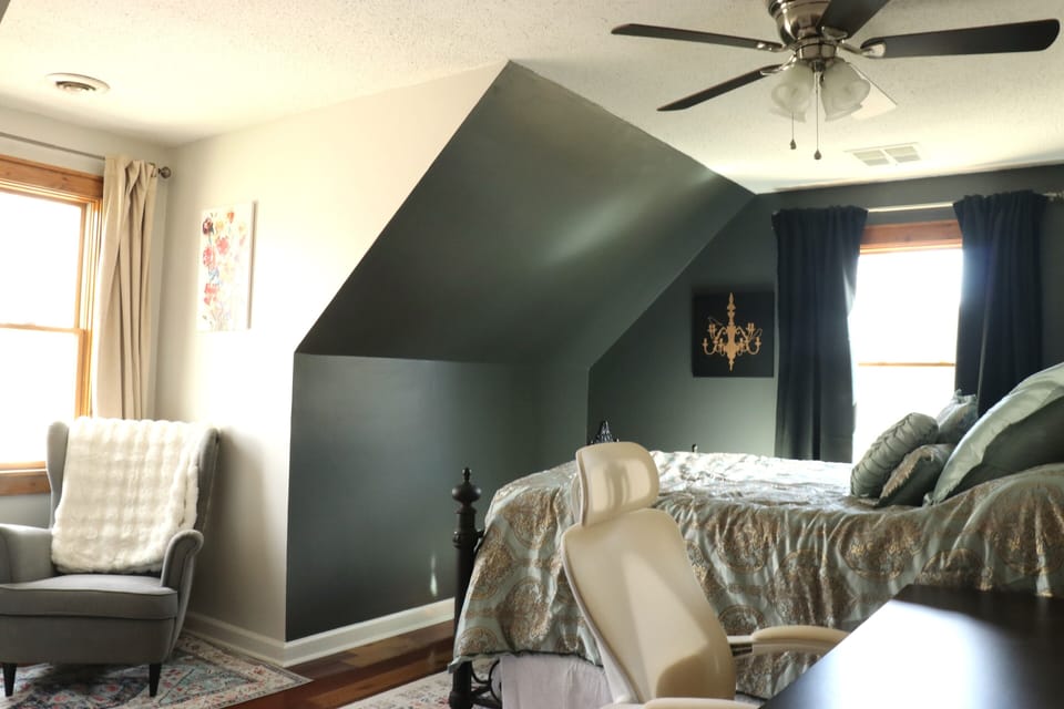 ALL Bedrooms have Bathroom Trolly, Laundry Baskets, Towels