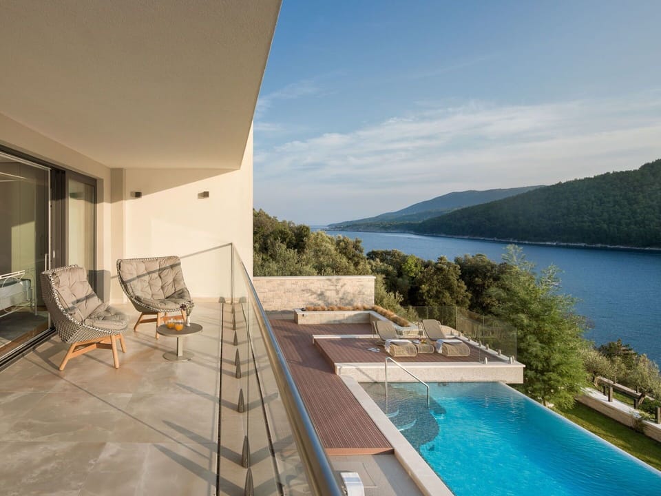 Property, House, Real Estate, Building, Swimming Pool, Room, Resort, Villa, Estate, Balcony