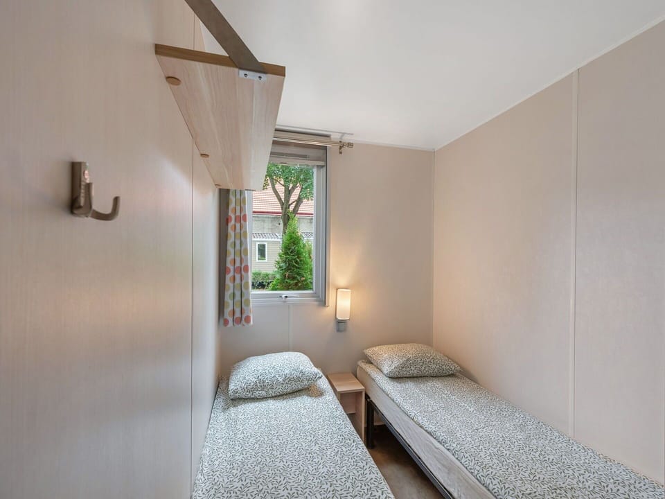 Wall, Wood, Floor, Flooring, Interior Design, Ceiling, Furniture, Bedroom, Room, Bed