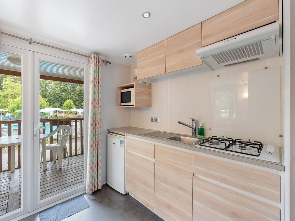Wood, Wood Stain, Hardwood, Plank, Fence, Balcony, Kitchen, Deck, Plywood, Countertop