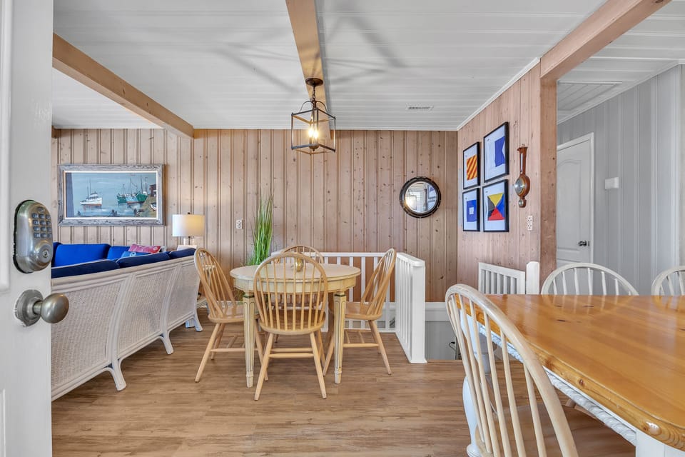 Side Entrance / Dining Area - East