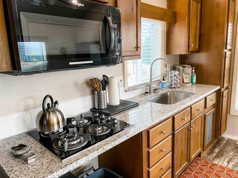 Full Kitchen with cooktop and microwave (no oven)