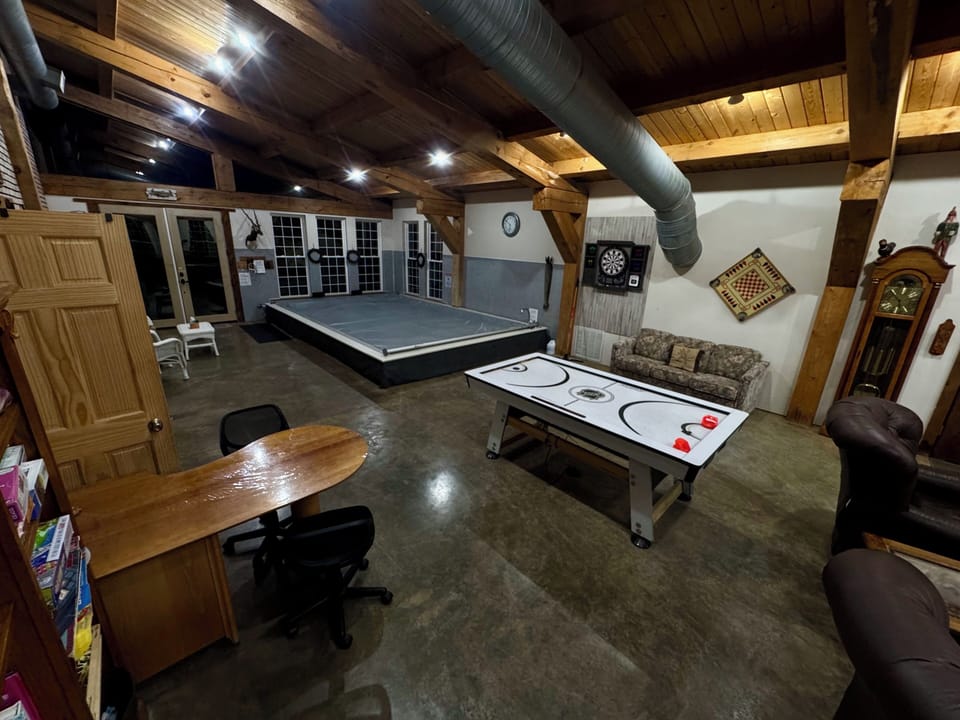 Air hockey table