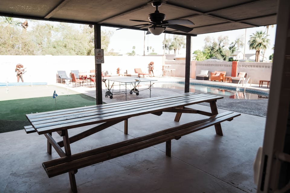 room for 10 at the picnic table