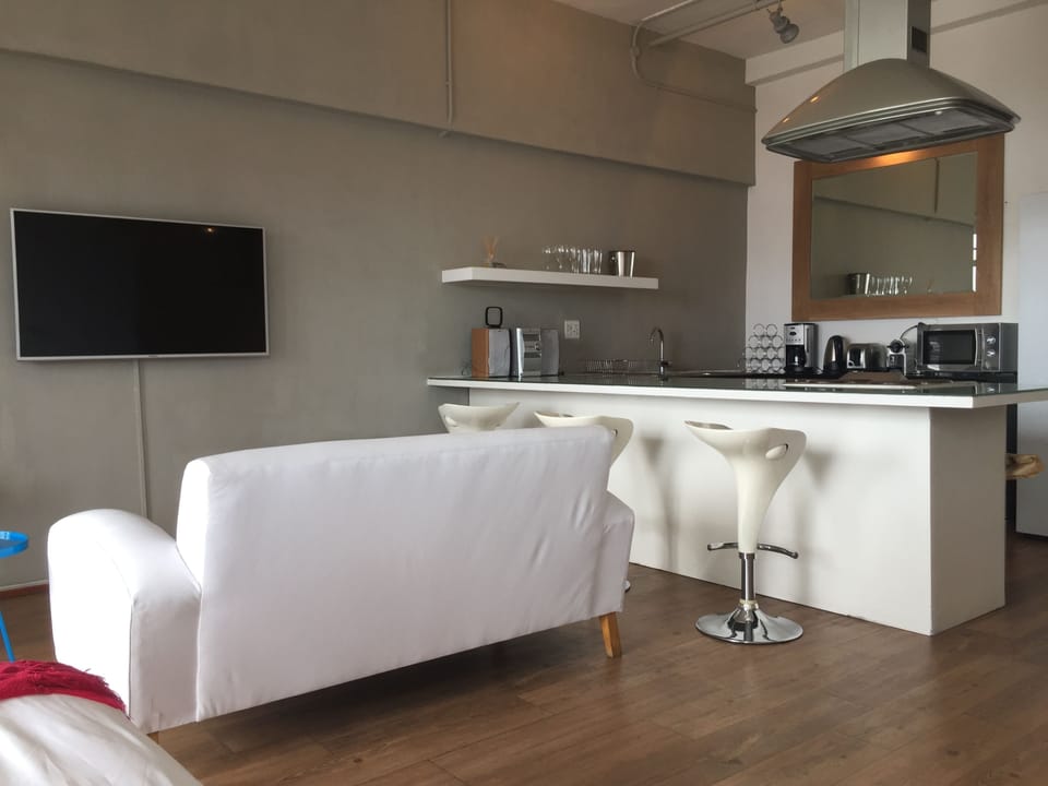 Luxury Studio, 1 King Bed with Sofa bed, City View | Living area | DVD player