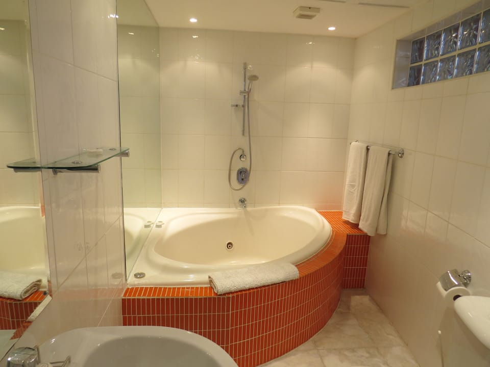 Luxury Studio, 1 King Bed with Sofa bed, City View | Bathroom | Separate tub and shower, jetted tub, hair dryer, towels