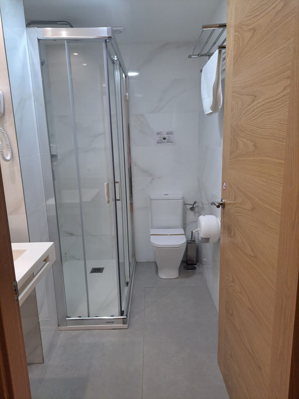 Standard Double Room, Private Bathroom | Bathroom | Towels