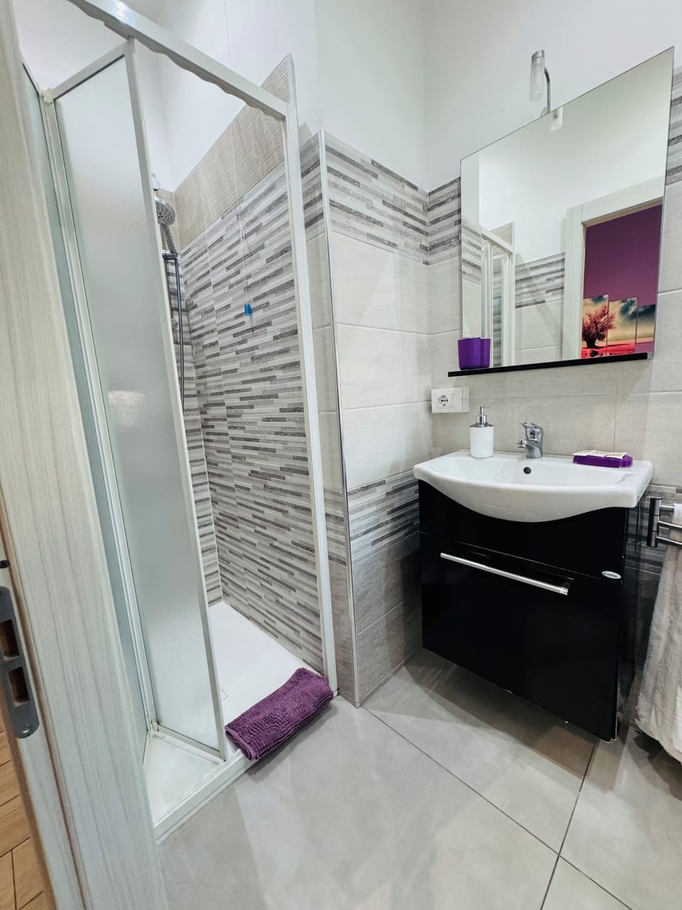 Triple Room, Balcony | Bathroom | Shower, rainfall showerhead, free toiletries, hair dryer