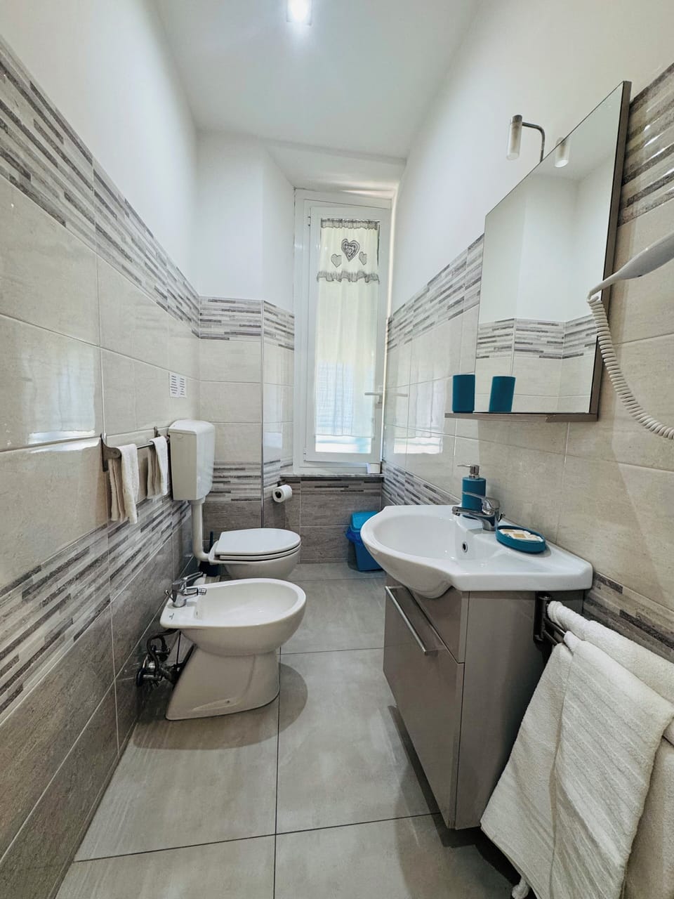 Triple Room, City View | Bathroom | Shower, rainfall showerhead, free toiletries, hair dryer