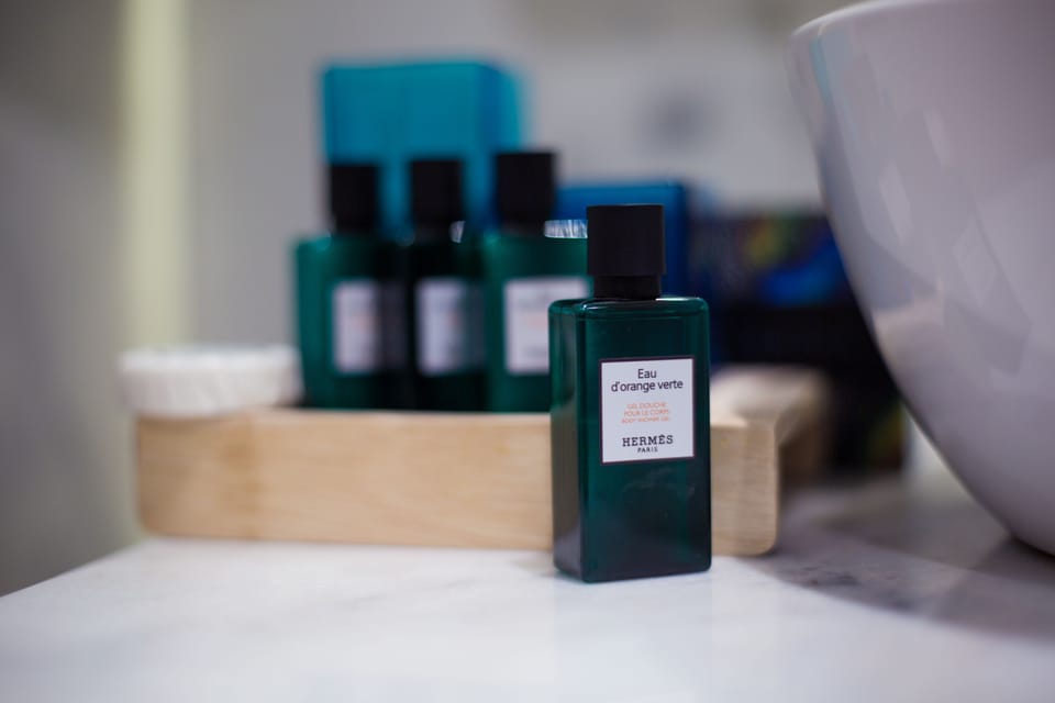Gallery King Sea View Room | Bathroom amenities | Shower, rainfall showerhead, designer toiletries, hair dryer