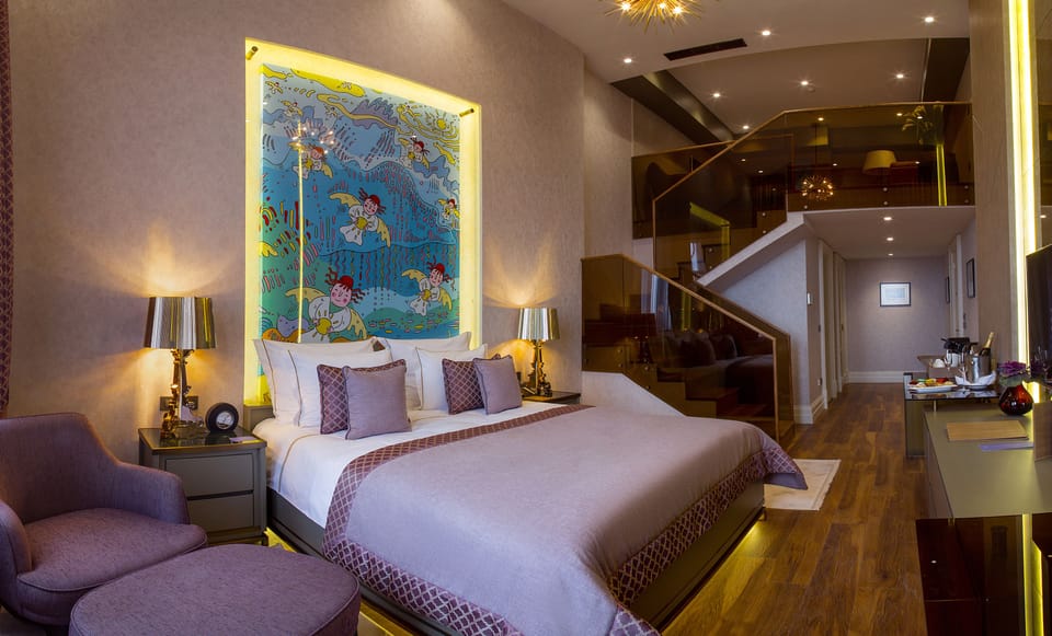 Gallery King Sea View Room | Living area | 49-inch LED TV with cable channels, TV, Netflix