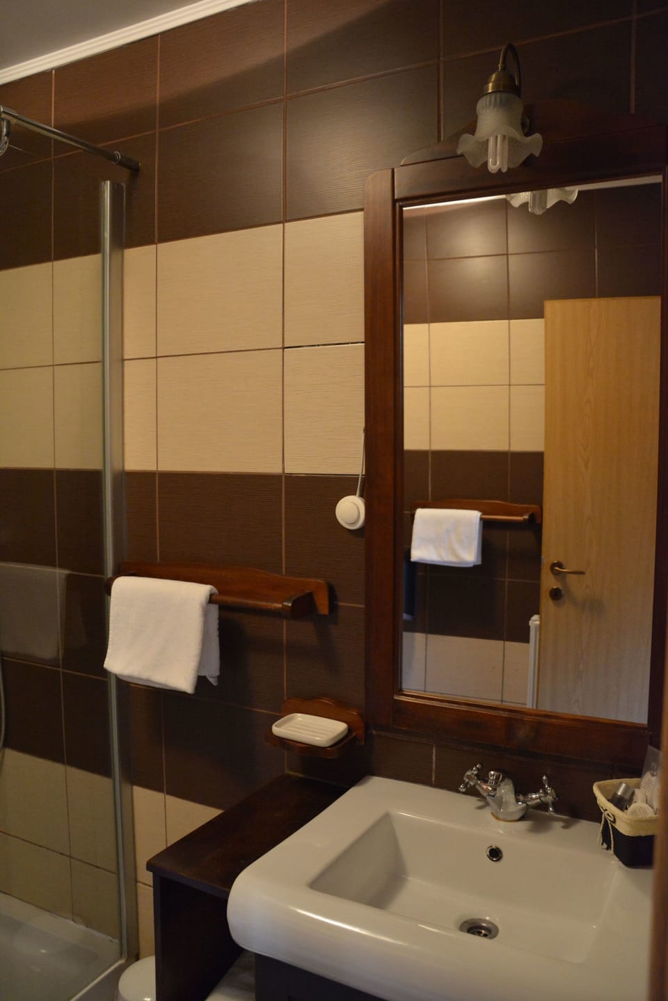 Comfort Double or Twin Room, Balcony | Bathroom | Shower, free toiletries, hair dryer (on request), towels