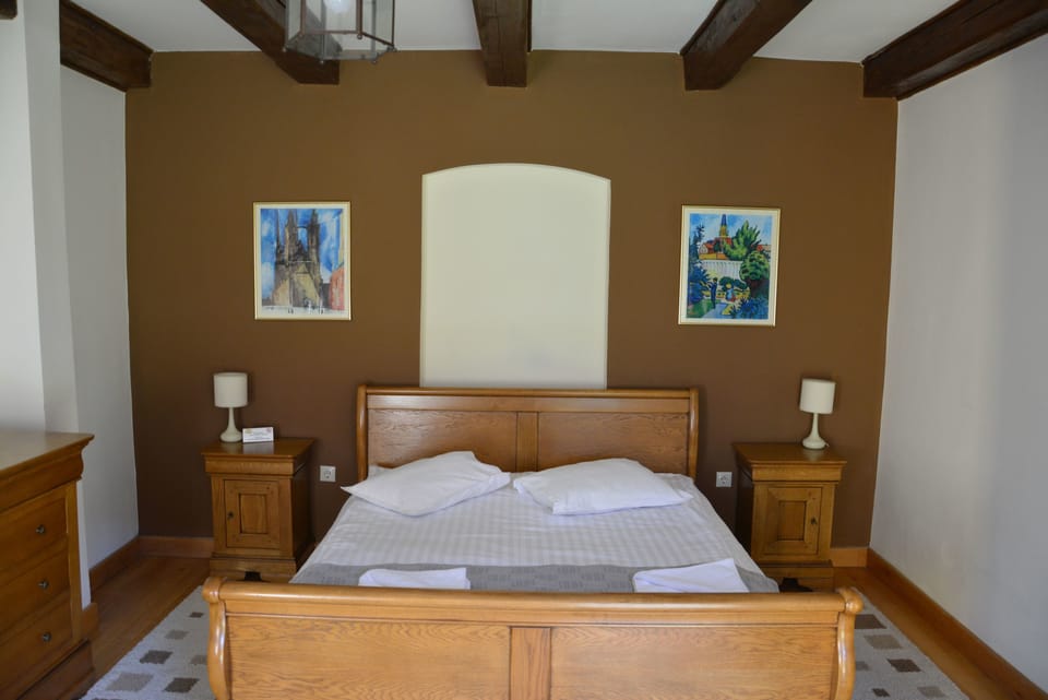 Deluxe Double or Twin Room | Cribs (surcharge), WiFi (free), bed sheets