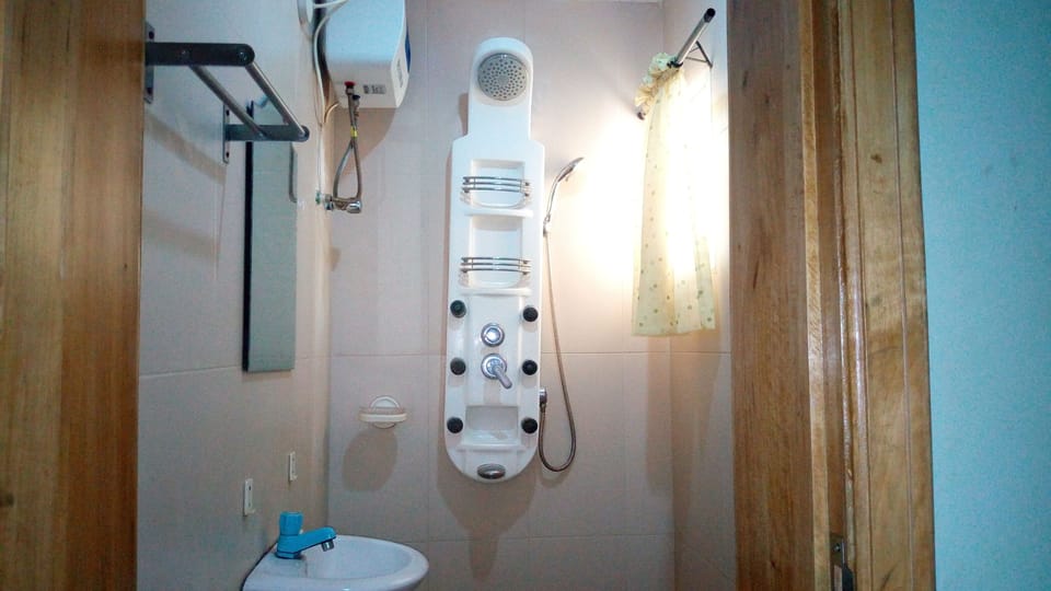 Shower, rainfall showerhead, towels