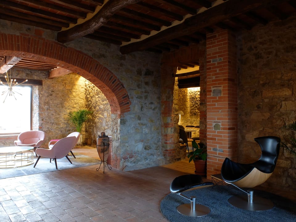 Lobby lounge
