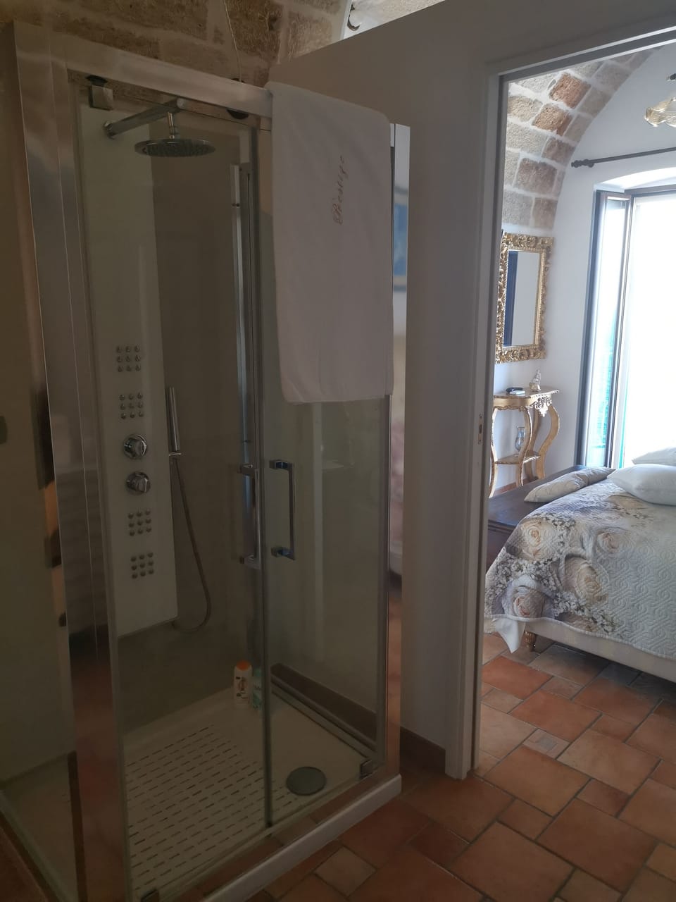 Suite | Bathroom shower