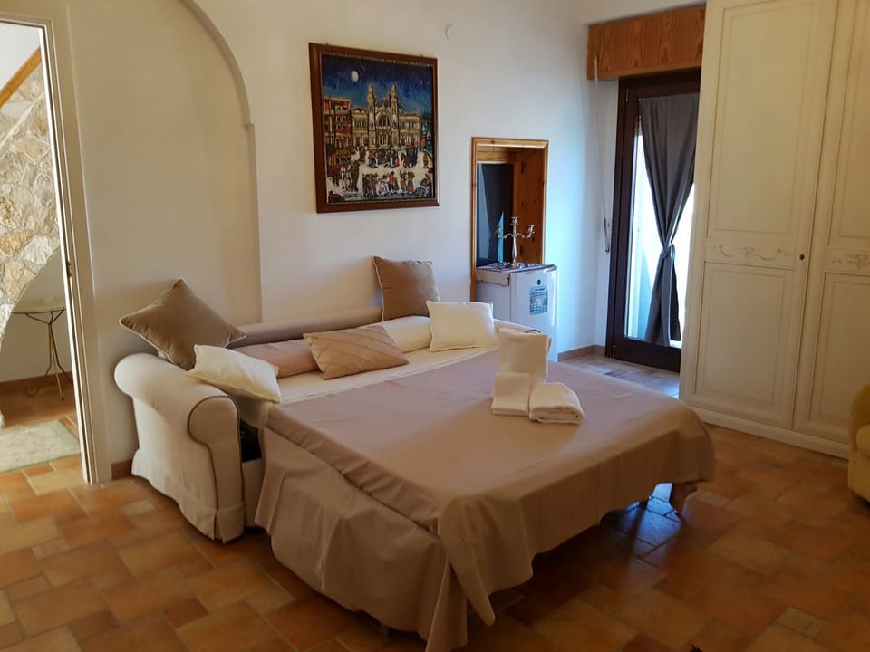 Suite | 1 bedroom, hypo-allergenic bedding, down comforters, minibar