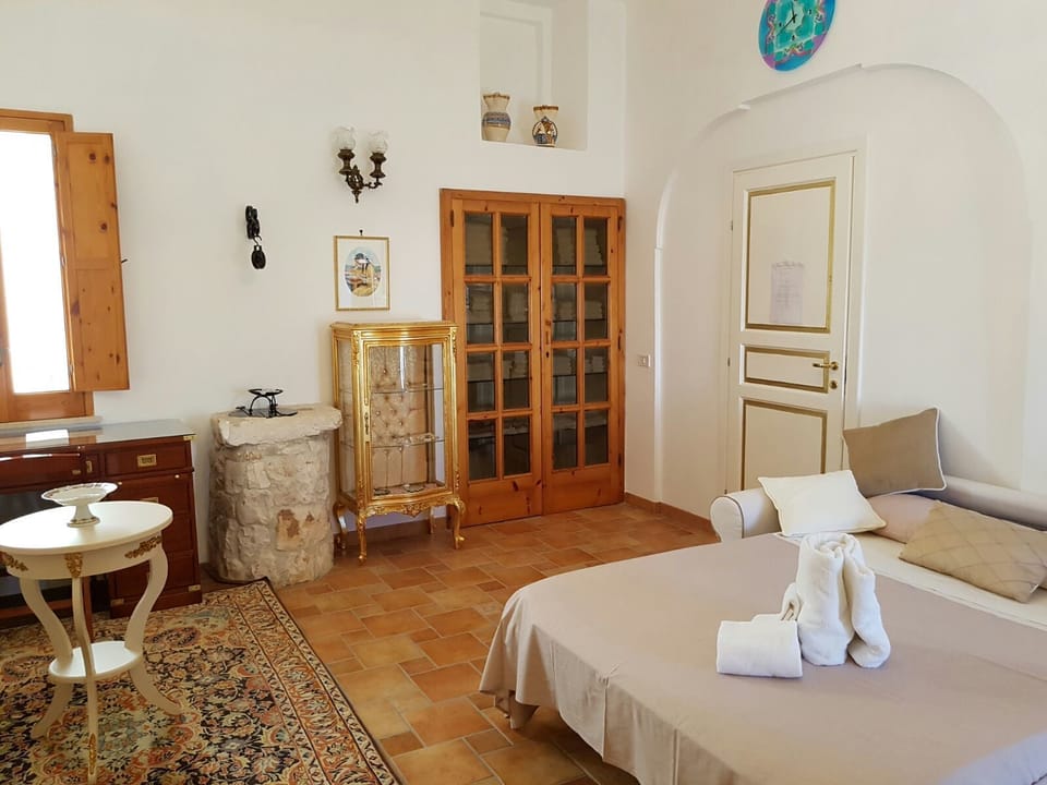 Suite | 1 bedroom, hypo-allergenic bedding, down comforters, minibar