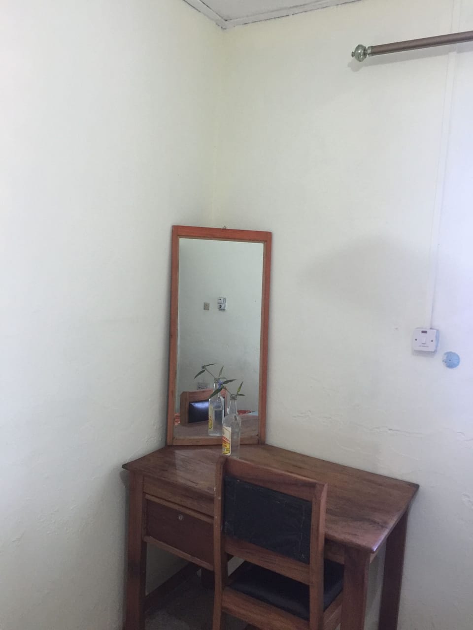 Desk, laptop workspace, WiFi (free), individually furnished