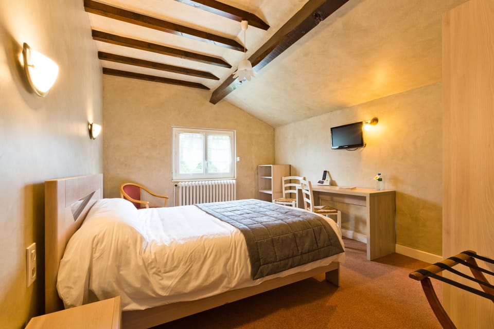 Standard Double Room | Individually decorated, individually furnished, desk, iron/ironing board