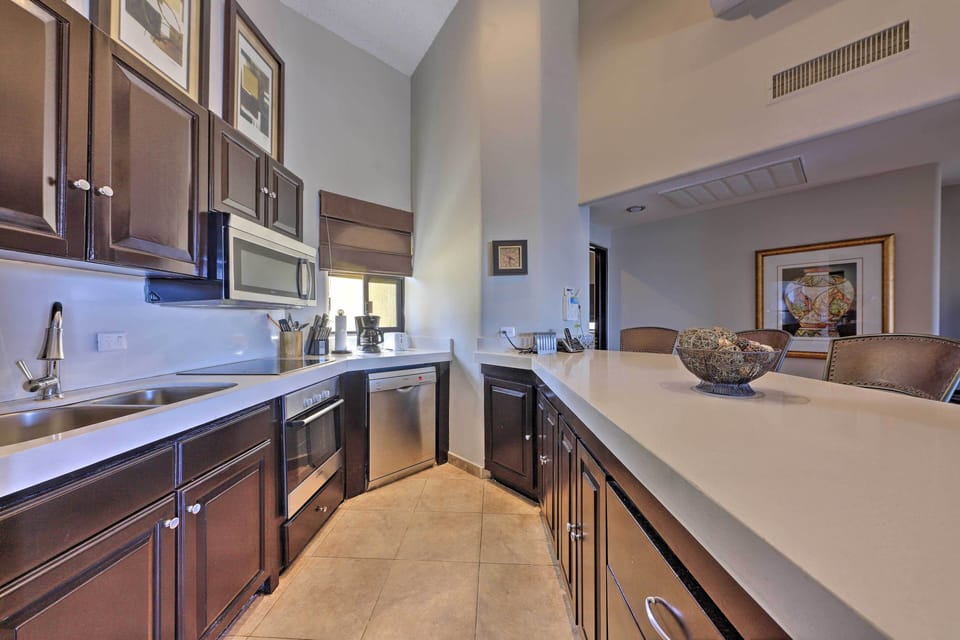 Kitchen | Fully Equipped w/ Cooking Basics