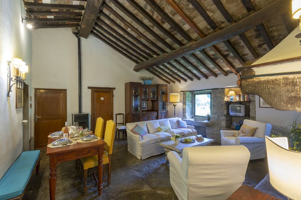 The sitting room with dining area