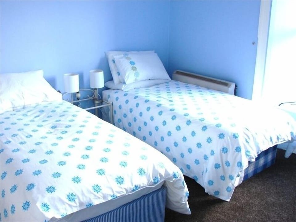 Double Bedroom #2 - with 2 single beds or California King