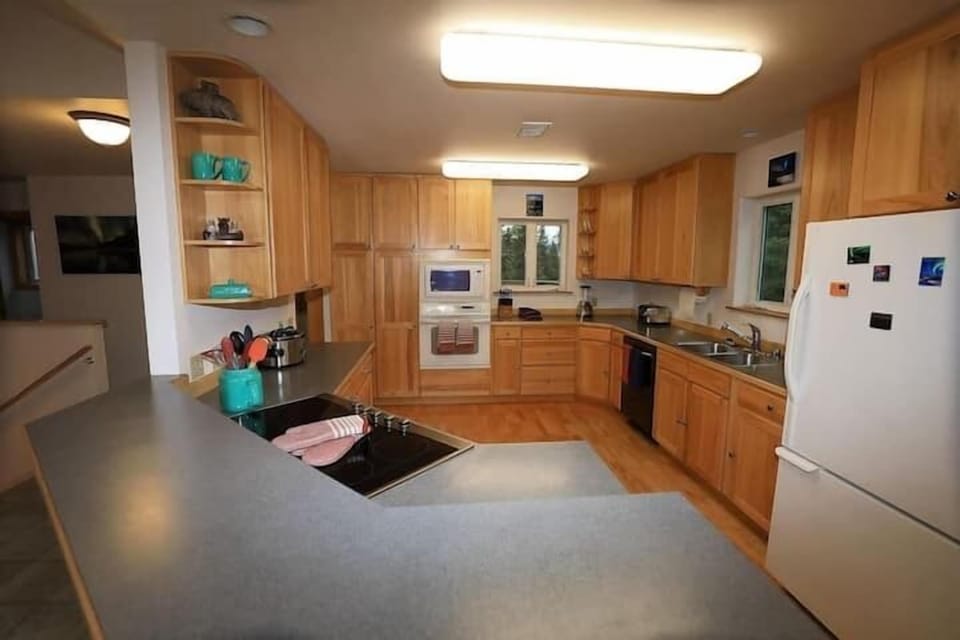 (9) open kitchen with plenty of counter space for at home cooking