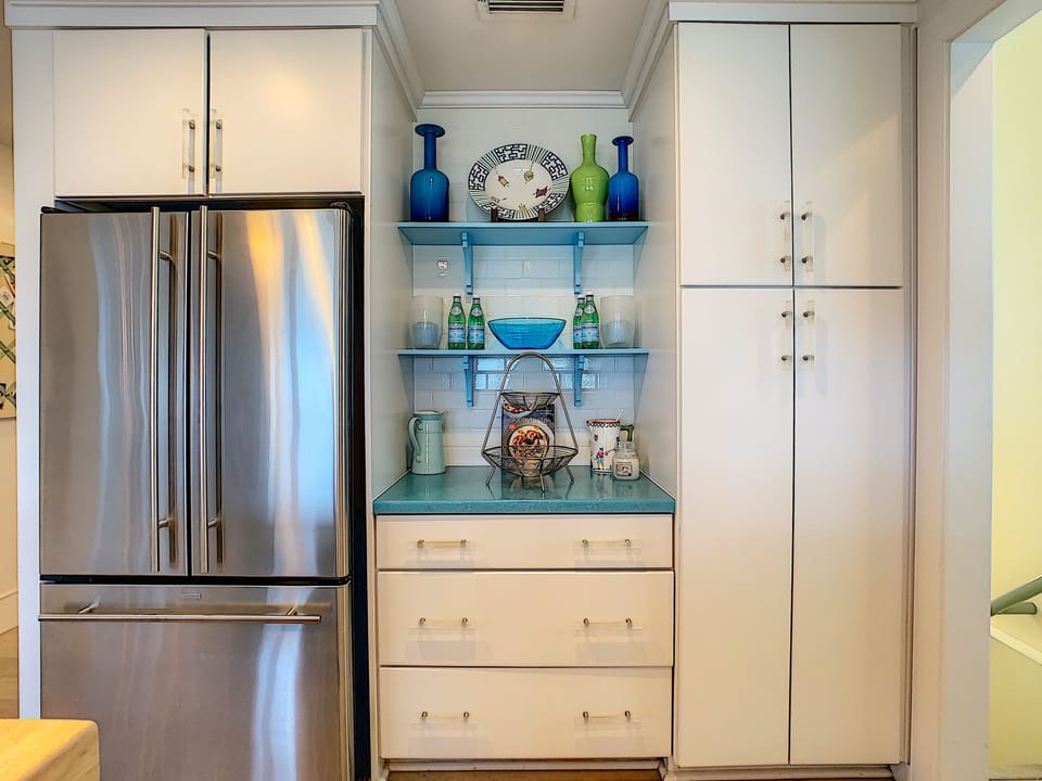 Fully applianced kitchen