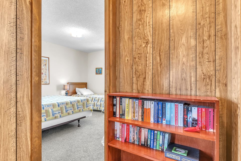 Hallway / Booksehlf