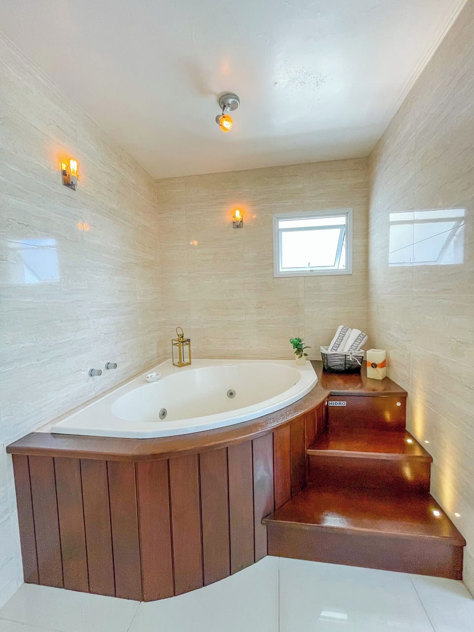 Luxury Suite, Bathtub | Bathroom | Hair dryer, towels