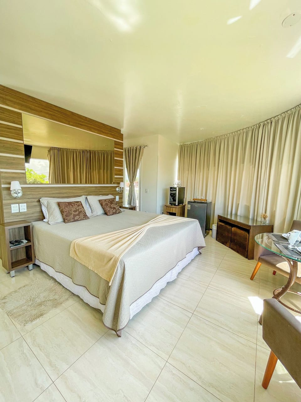 Luxury Suite, Bathtub | Minibar, desk, blackout drapes, iron/ironing board