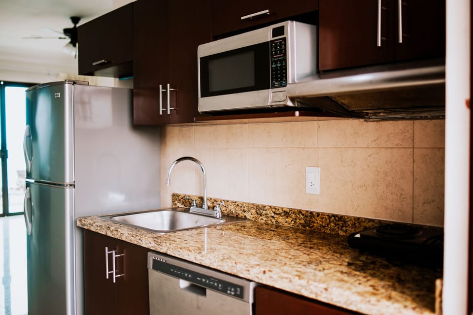 Studio | Private kitchen | Fridge, stovetop, cookware/dishes/utensils