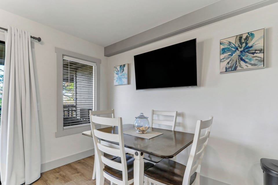 Seaside Villas 353 - Living and dining area are great for hanging out and enjoying a meal together.